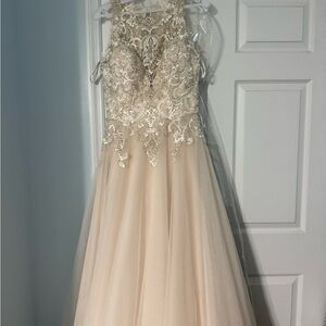 Elegant Lace Wedding Dress